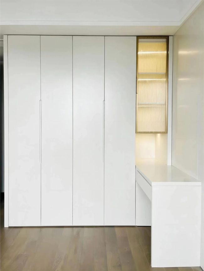 臥室一門到頂衣柜